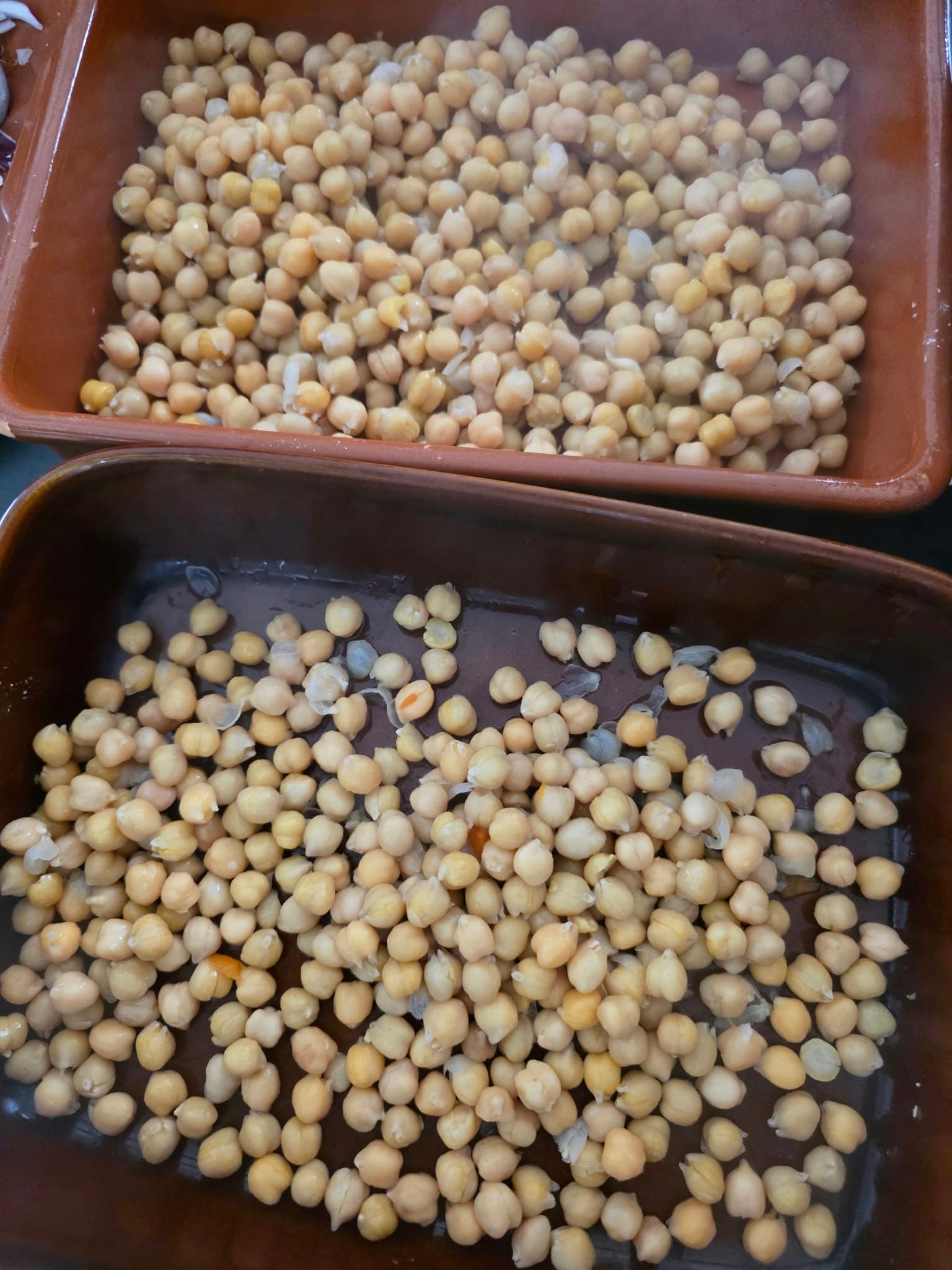 Garbanzos en remojo la noche anterior a la cocción